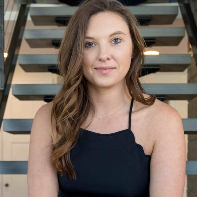 Holly Bruns LinkedIn profile photo